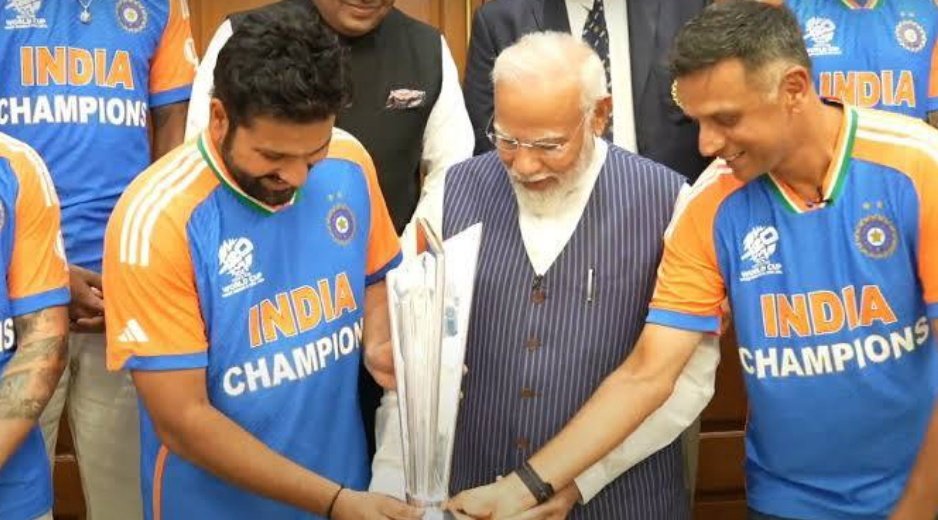 Rohit Sharma: प्रधानमंत्री ने मजाकिया अंदाज में रोहित शर्मा से बारबाडोस की मिट्टी के स्वाद के बारे में पूछा।